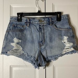 HOLLISTER RIPPED JEAN SHORT SHORTS 💎